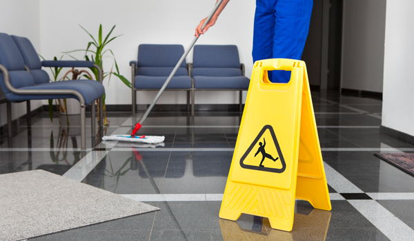 Menfenil - Le nettoyage des surfaces en maisons de retraite